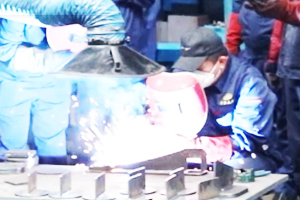 The company organizes apprenticeship welders for professional knowledge training
